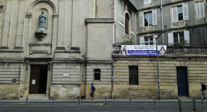 Banderolle du bicentenaire à La Madeleine
